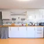 Апартамент Comfortable 1-bedroom In - Close To Gondola By Flat Mаnаger