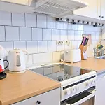 Апартамент Comfortable 1-bedroom In - Close To Gondola By Flat Mаnаger